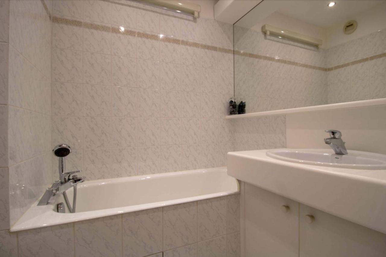Apartment With Balcony And View On The Port Frejus Luaran gambar